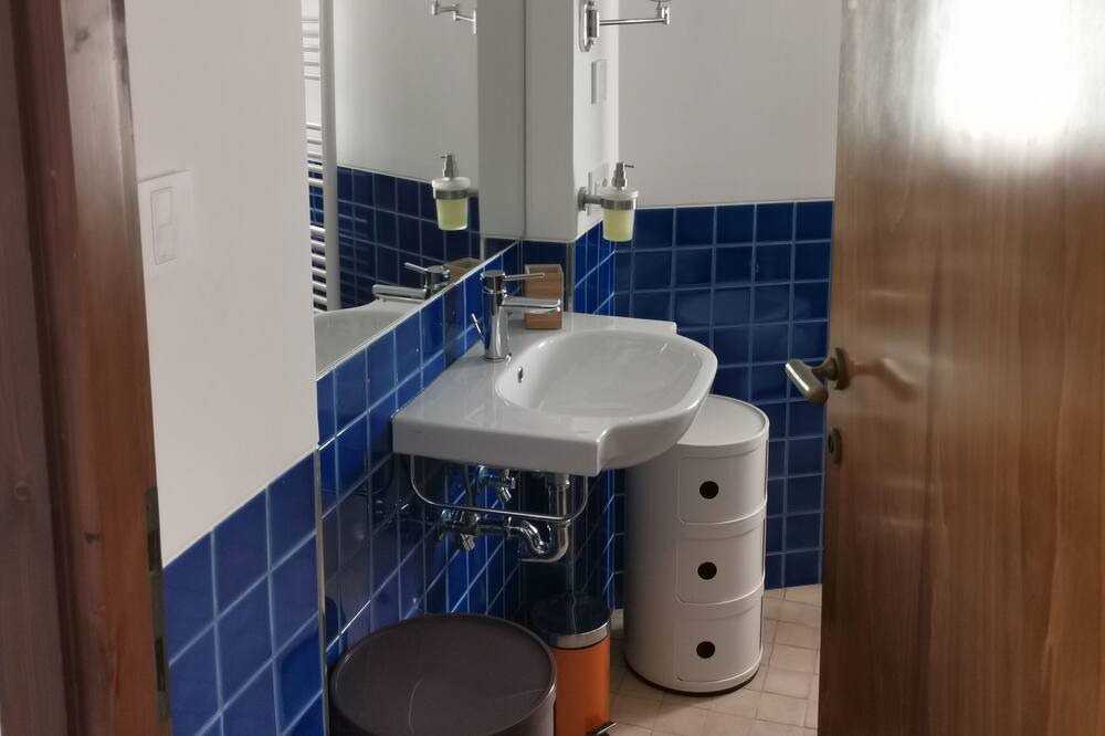 Photo of Bathroom in Fregenae