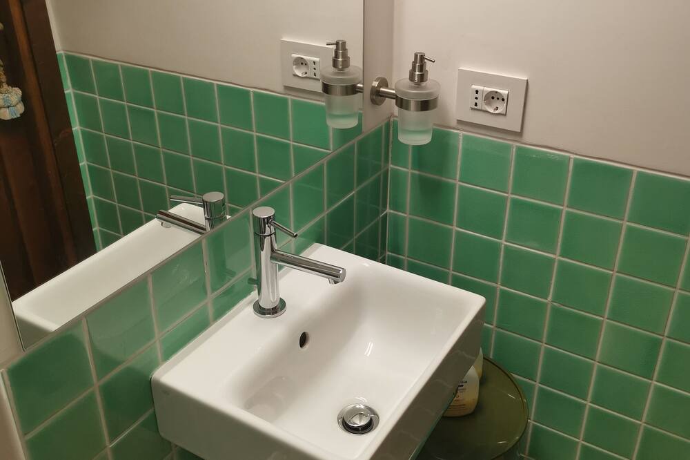 Photo of Bathroom in Fregenae