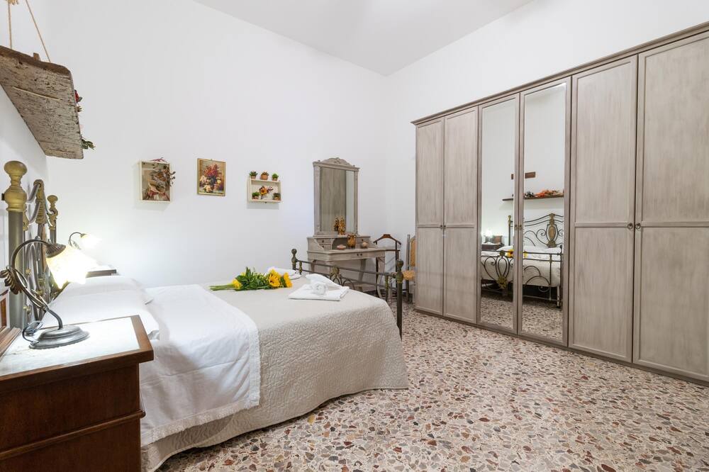 Photo of Bedroom in Montalbano