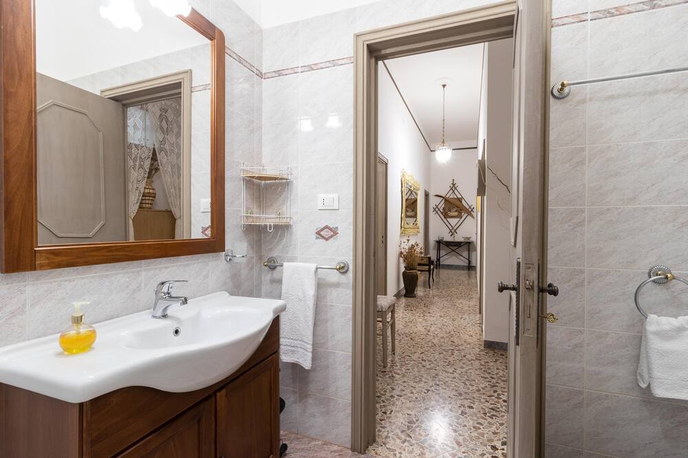 Photo of Bathroom in Montalbano