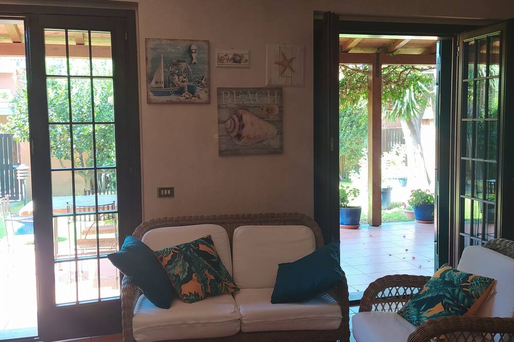 Photo of Livingroom in Zona XXX Castel Fusano
