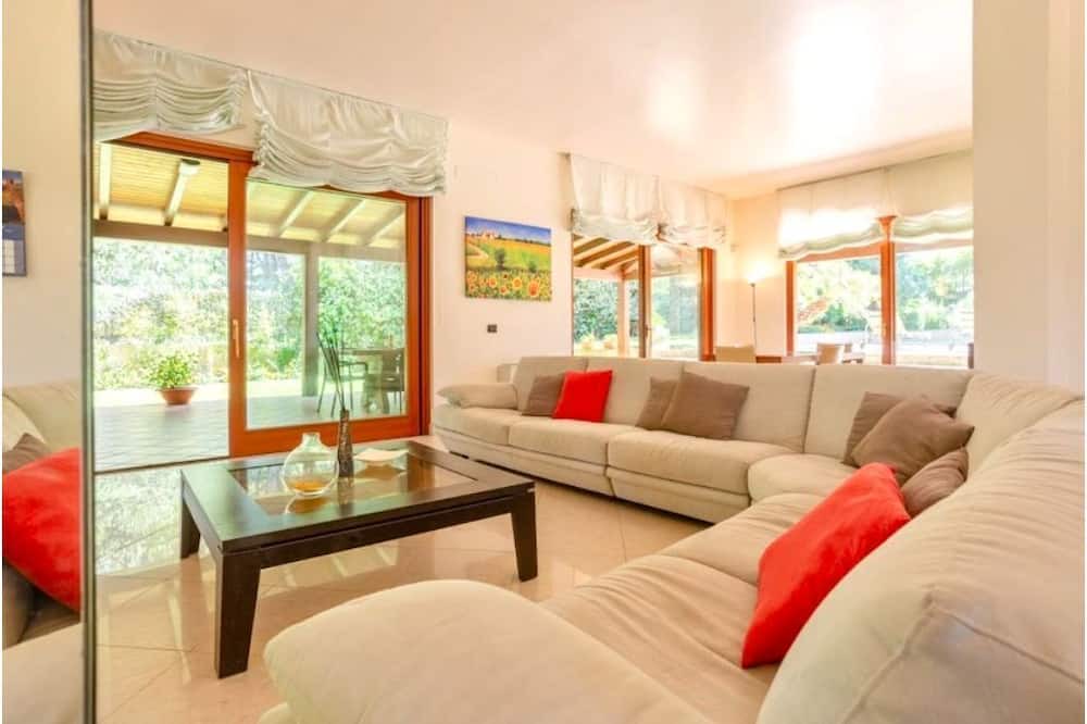 Photo of Livingroom in Paparella