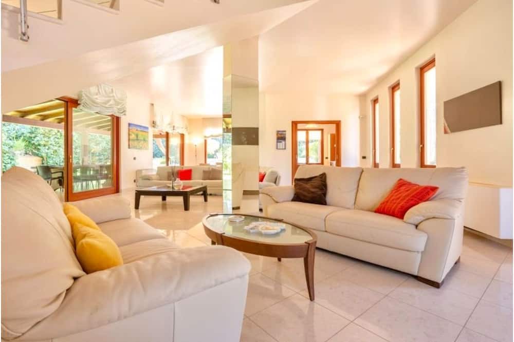 Photo of Livingroom in Paparella