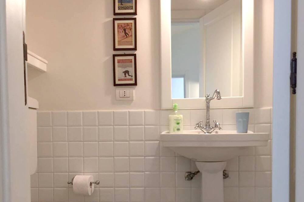 Photo of Bathroom in Laureto