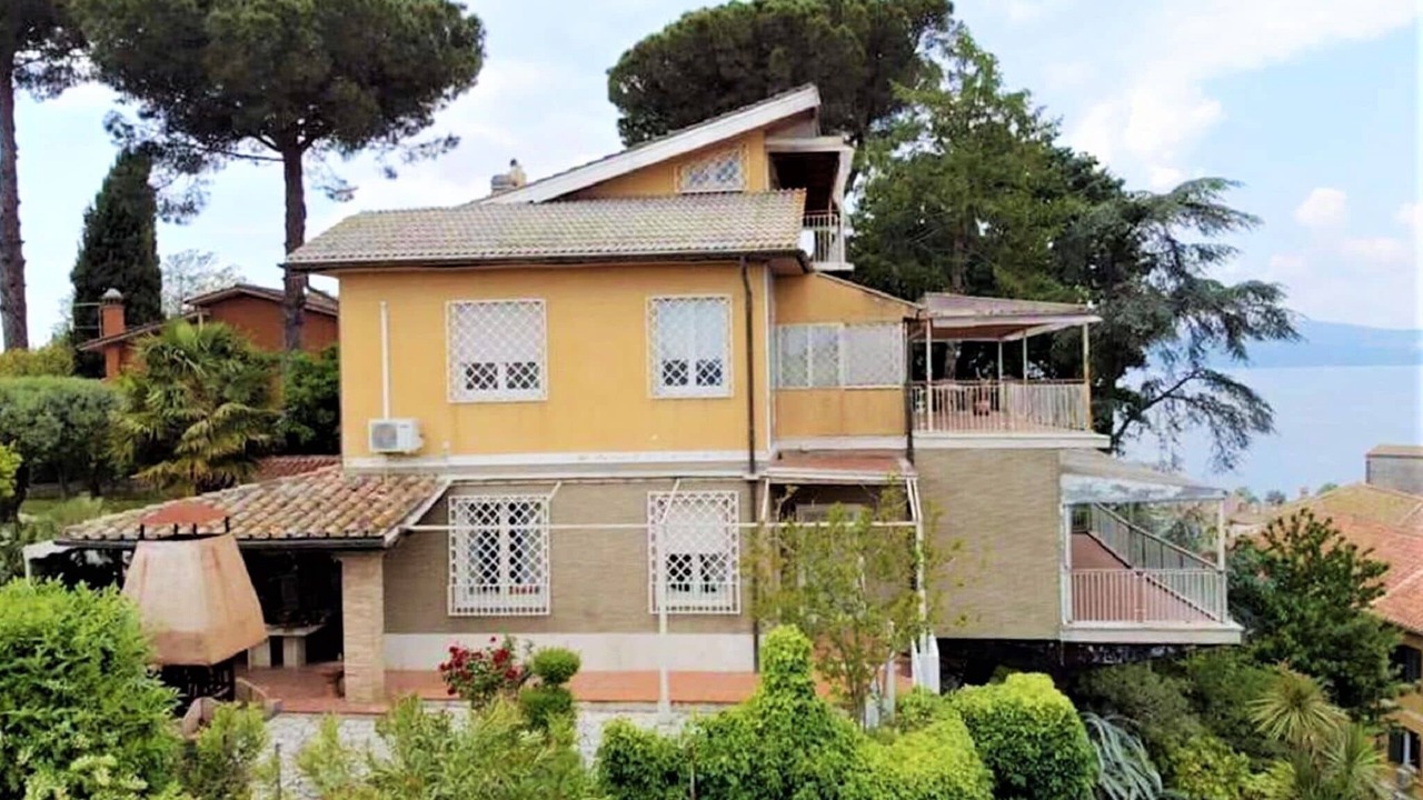 Photo of Outdoor in Lake Bracciano