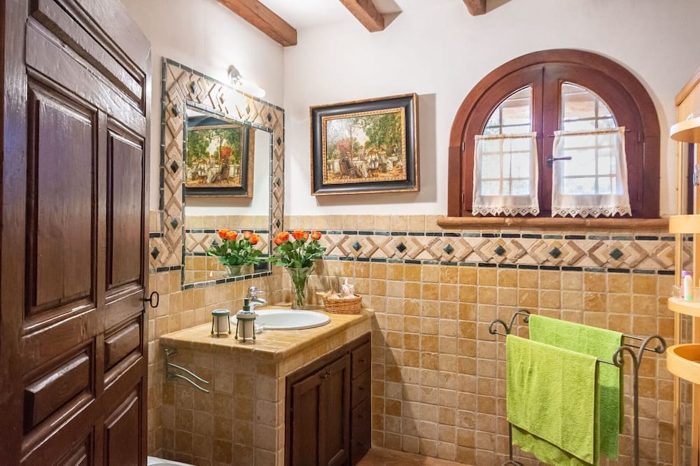 Photo of Bathroom in Capalbio