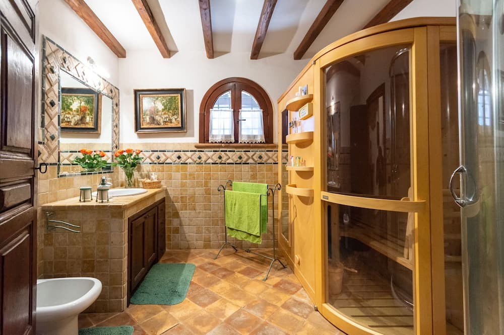 Photo of Bathroom in Capalbio