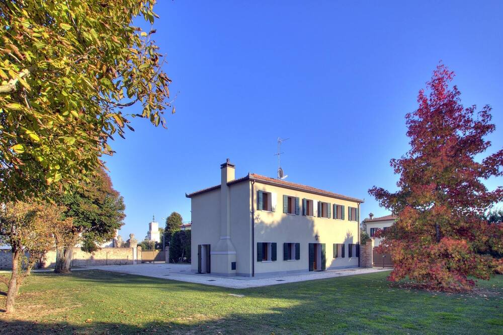Photo of Outdoor in Stra