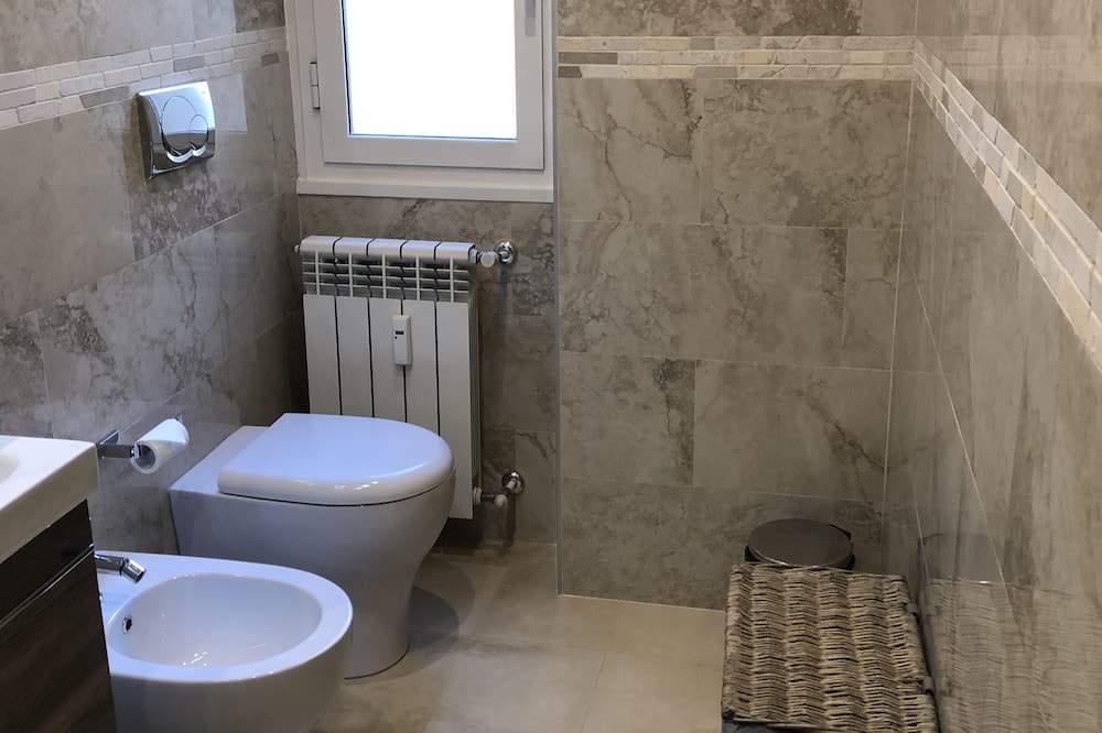 Photo of Bathroom in Quartiere XXII Collatino