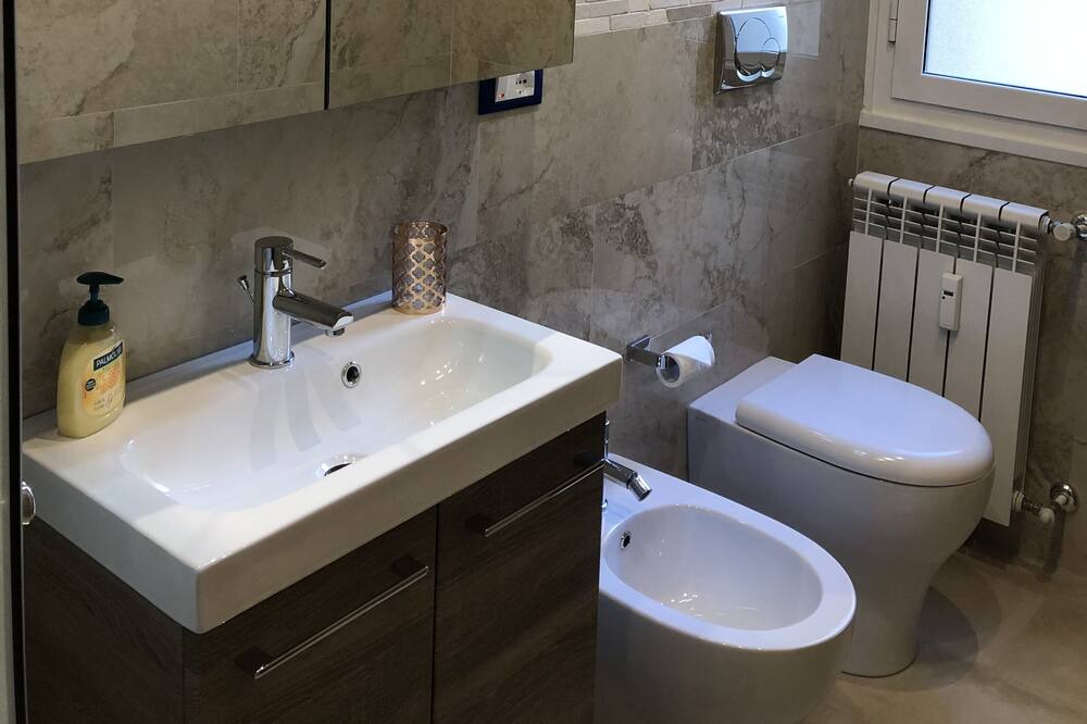 Photo of Bathroom in Quartiere XXII Collatino