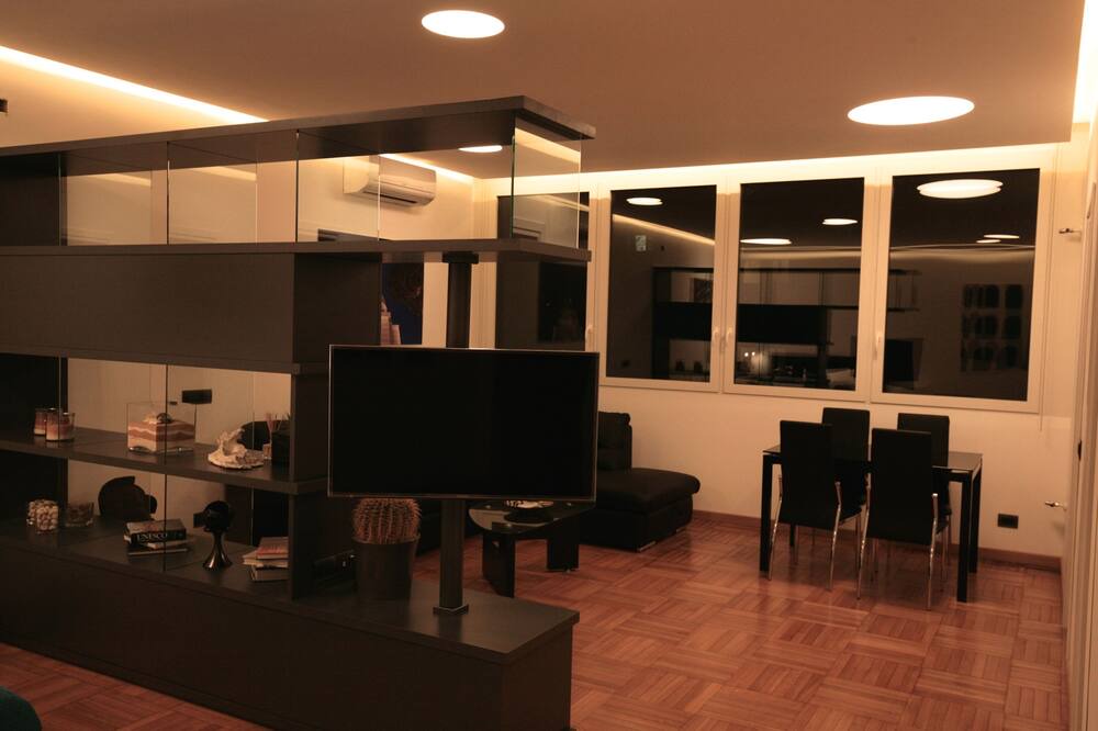 Photo of Livingroom in EUR