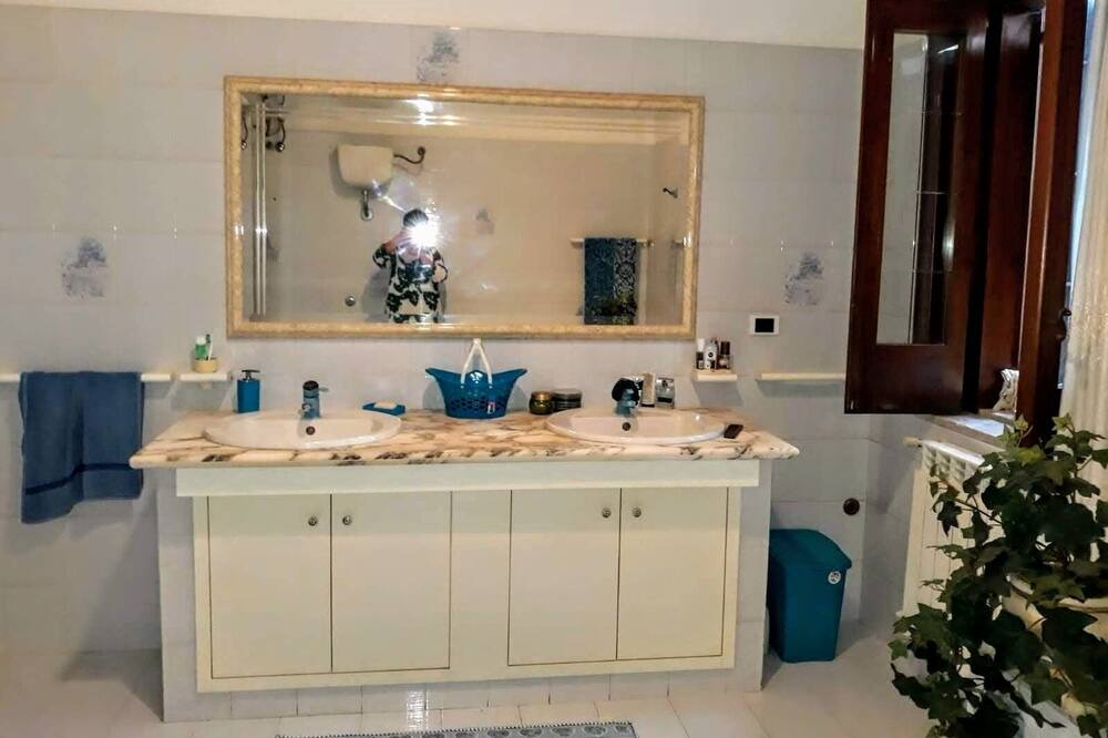 Photo of Bathroom in Leverano