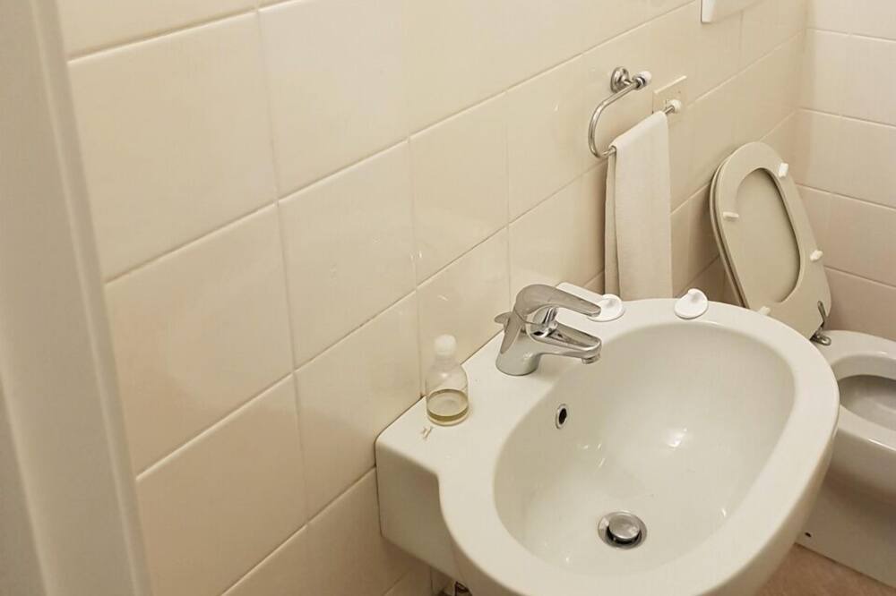 Photo of Bathroom in Fregenae