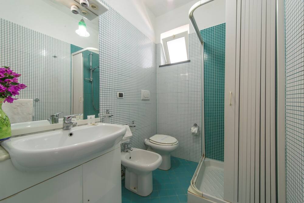 Photo of Bathroom in Furore