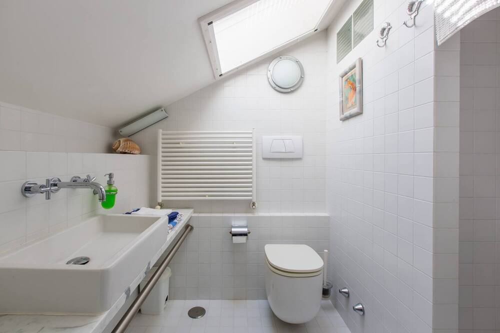 Photo of Bathroom in Noci