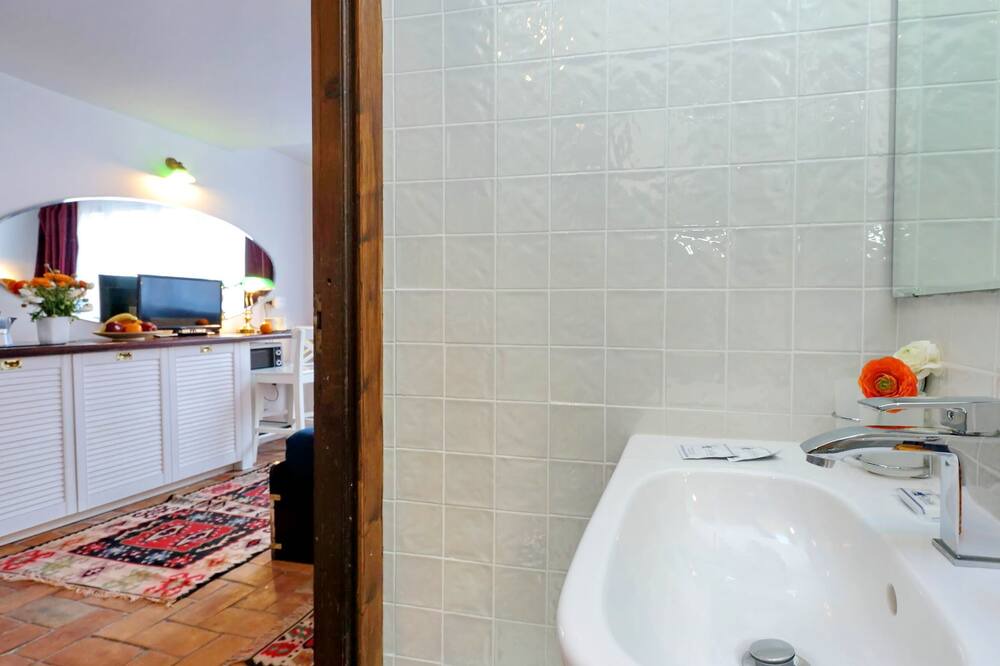 Photo of Bathroom in Monti