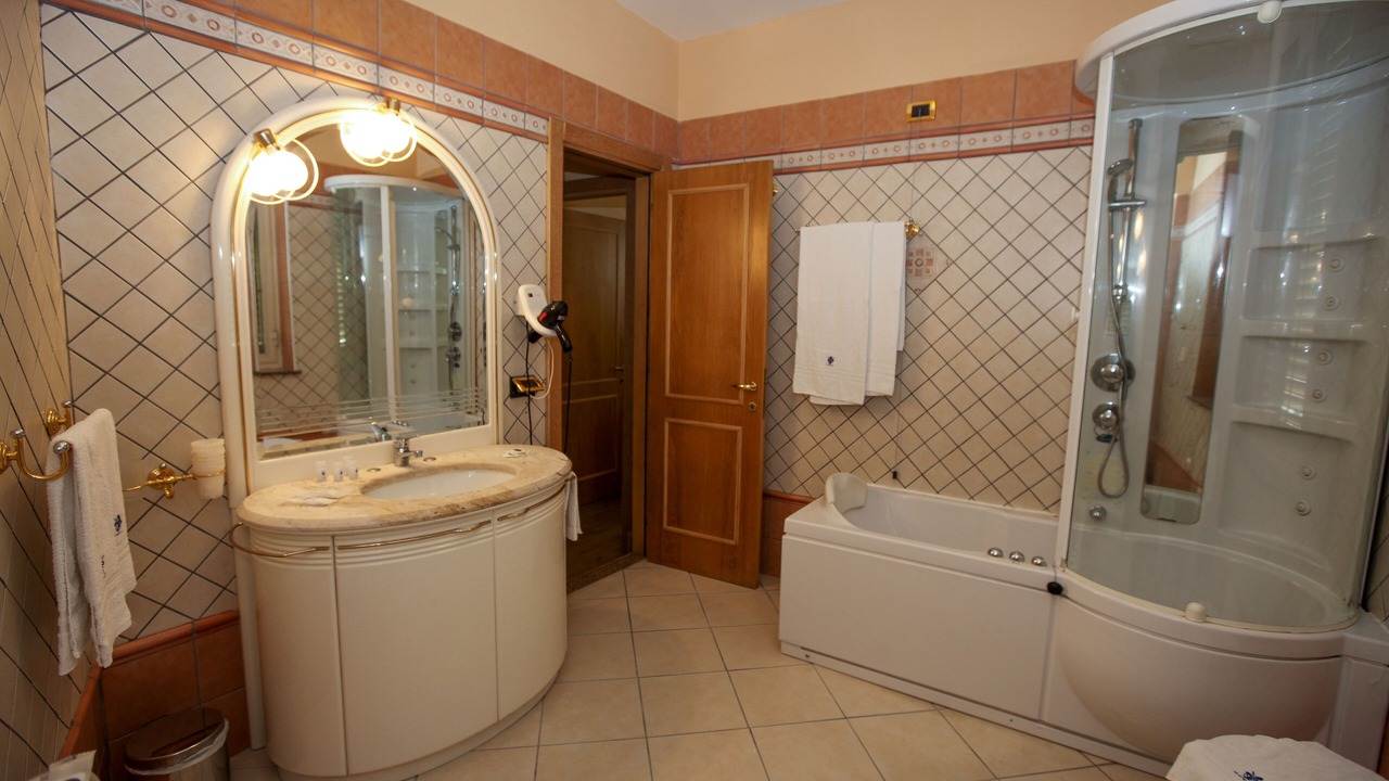 Photo of Bathroom in Nola