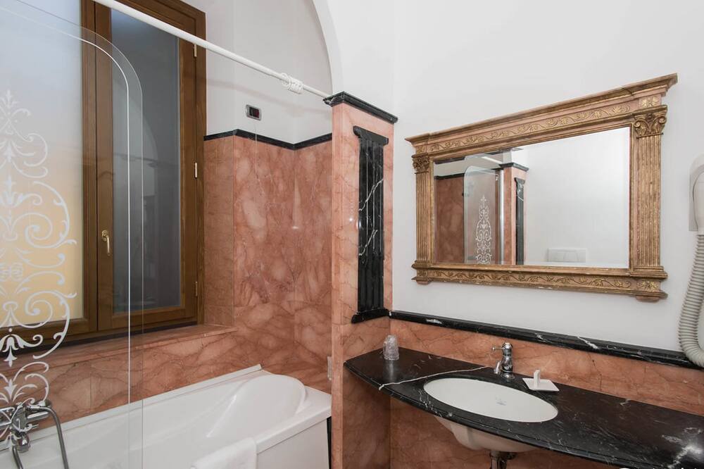Photo of Bathroom in Ripa