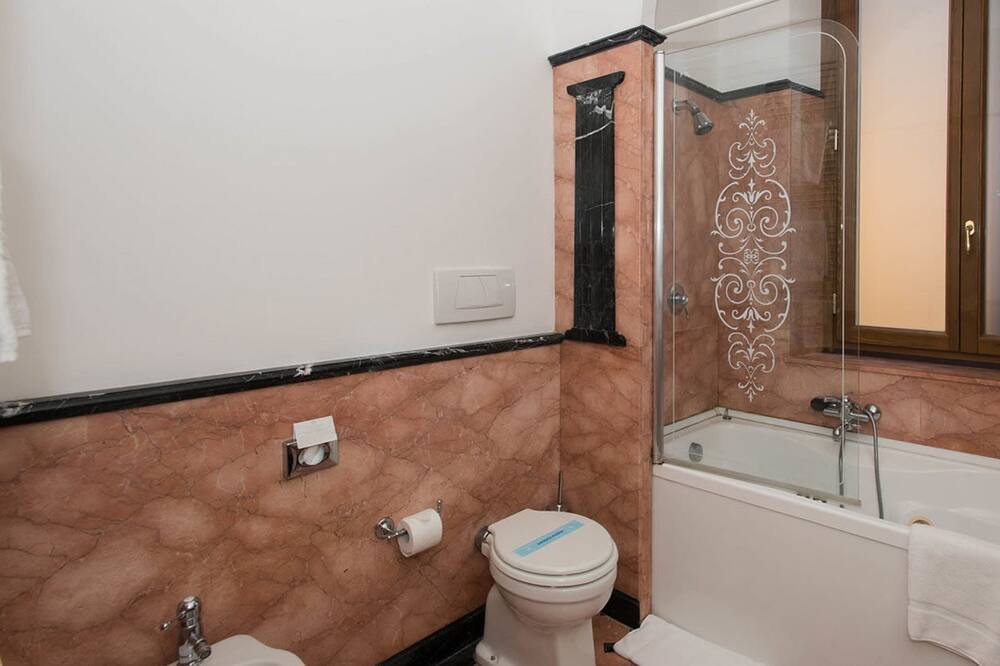 Photo of Bathroom in Ripa