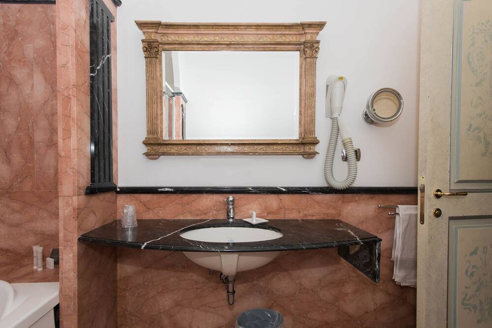 Photo of Bathroom in Ripa