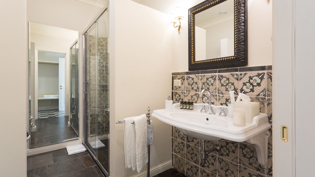 Photo of Bathroom in Noto Historic Centre