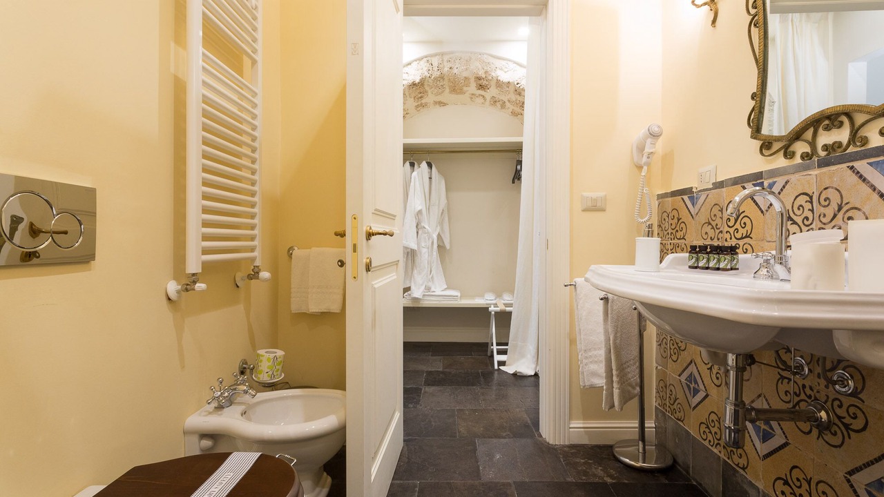 Photo of Bathroom in Noto Historic Centre