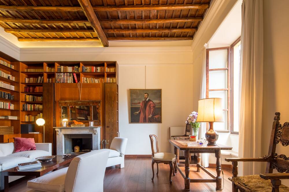 Photo of Livingroom in Rione IX Pigna