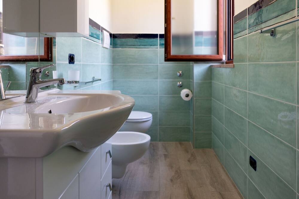 Photo of Bathroom in Marina Lido