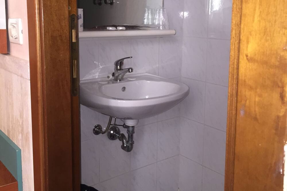 Photo of Bathroom in Aventine