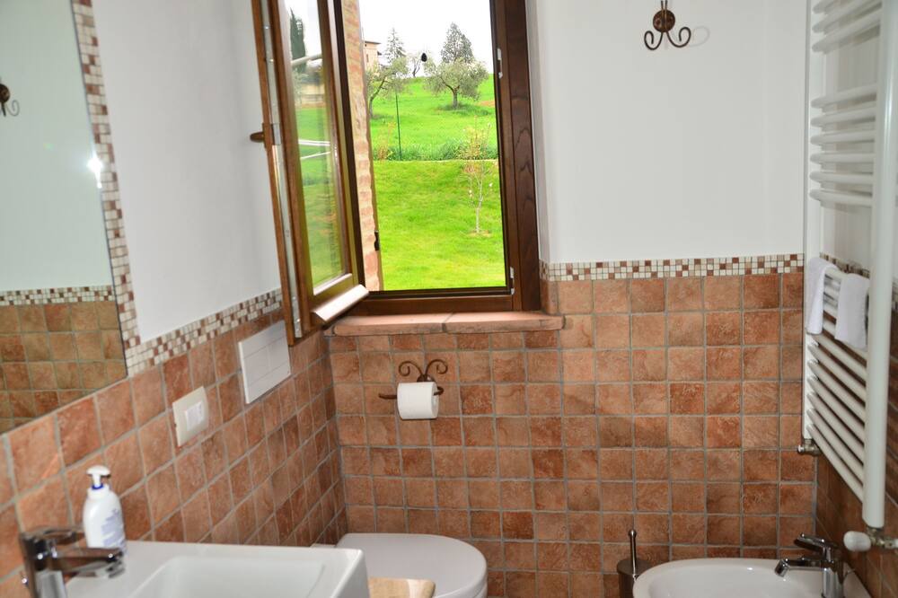 Photo of Bathroom in Todi