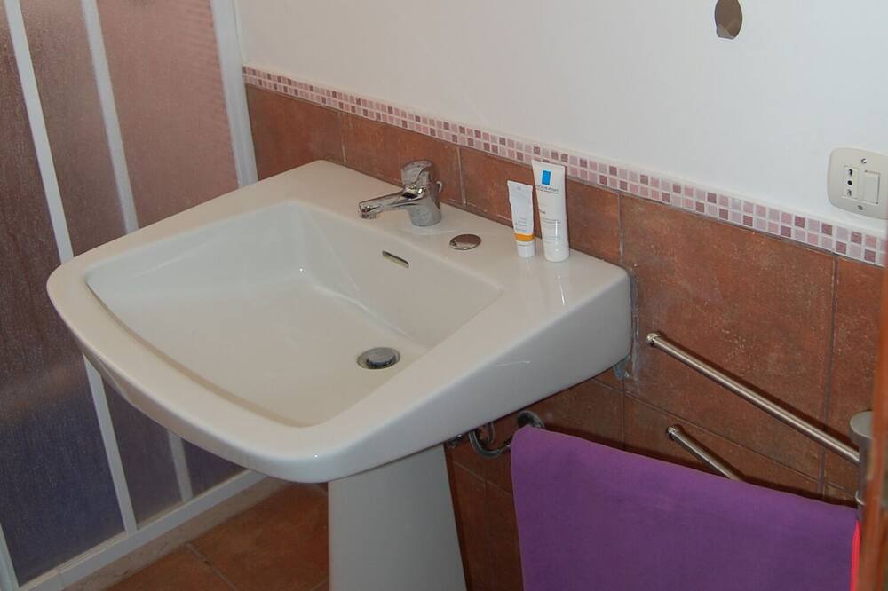 Photo of Bathroom in Lizzano