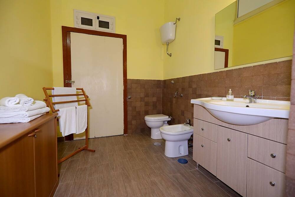 Photo of Bathroom in Marina Lido