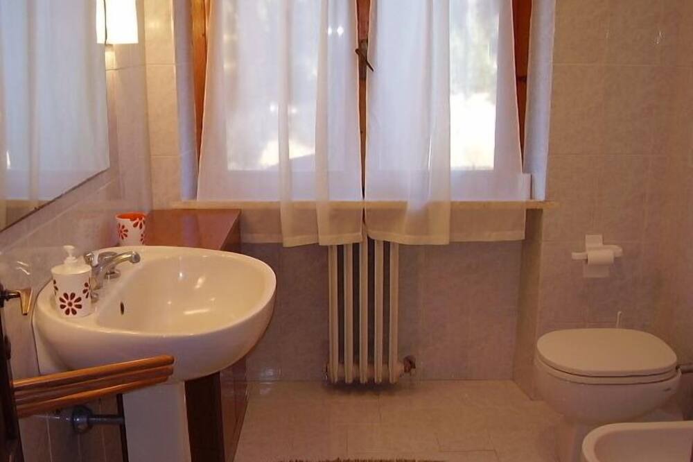 Photo of Bathroom in Saline Sadun