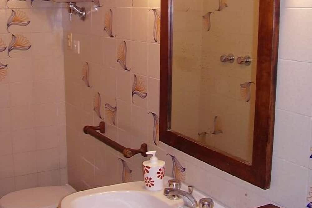 Photo of Bathroom in Saline Sadun