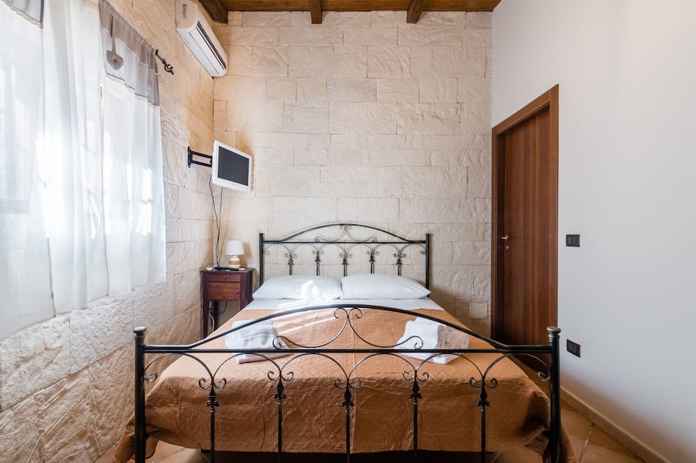 Photo of Bedroom in Avola
