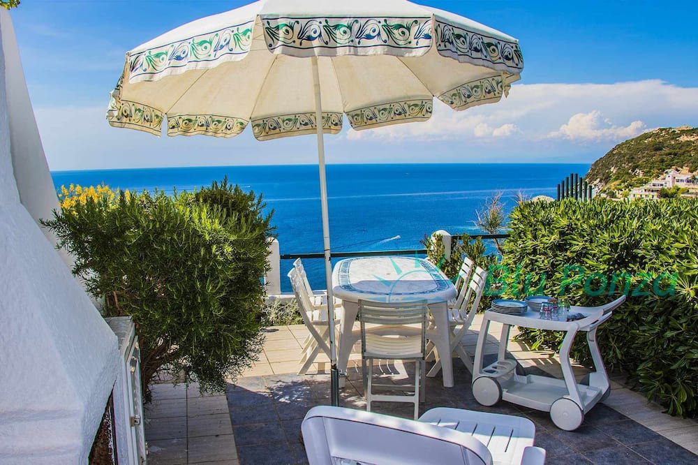 Photo of Patio Balcony in Le Forna