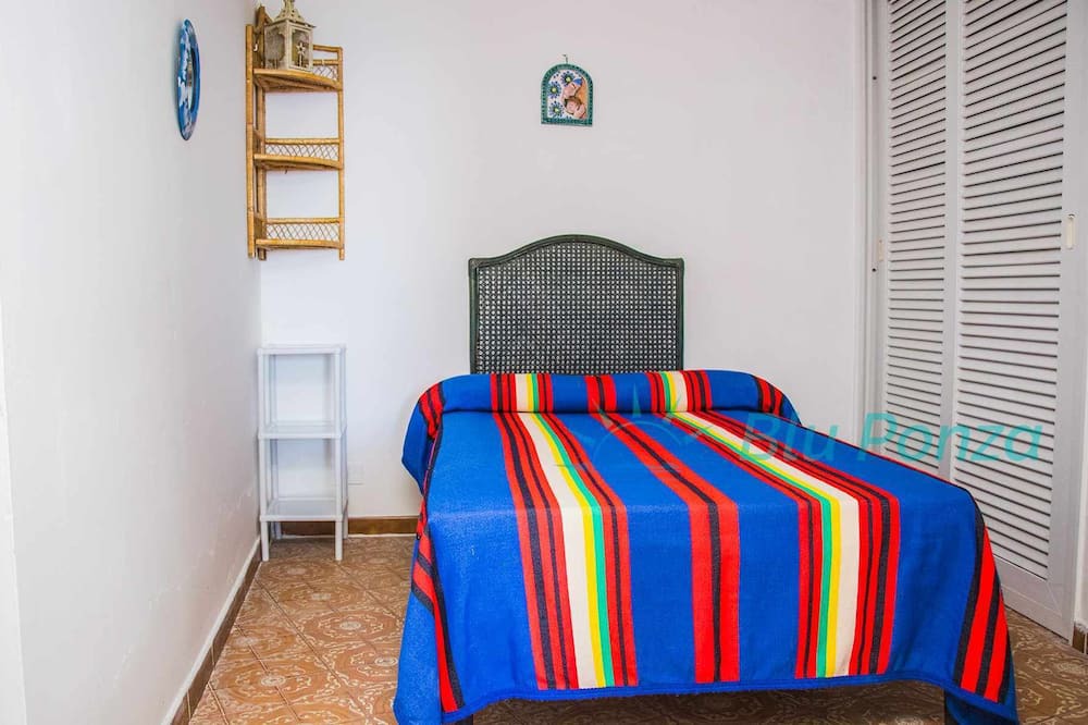 Photo of Bedroom in Le Forna