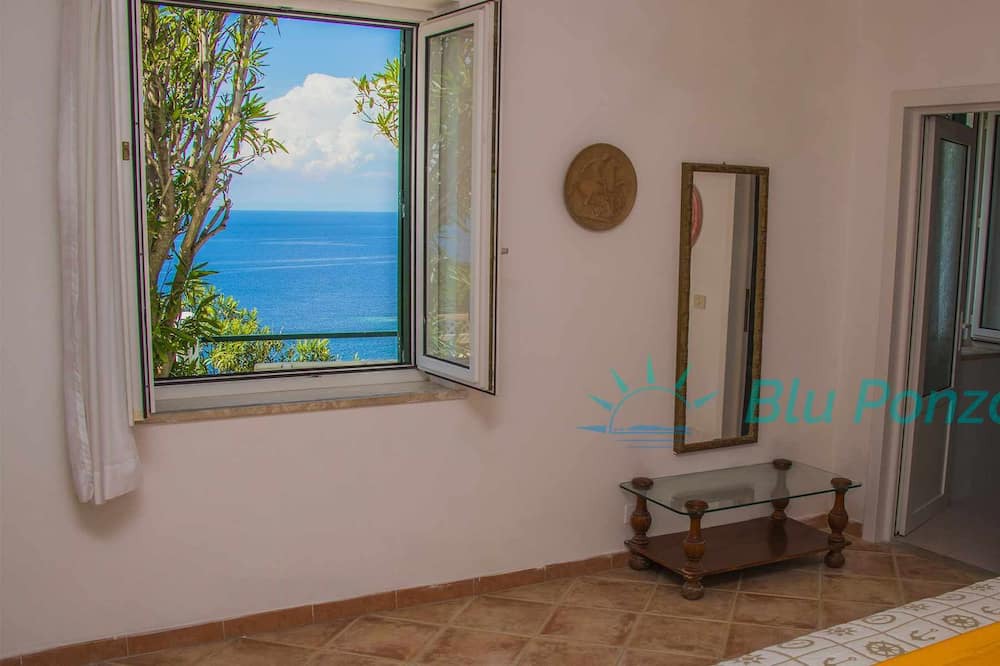 Photo of Bedroom in Le Forna