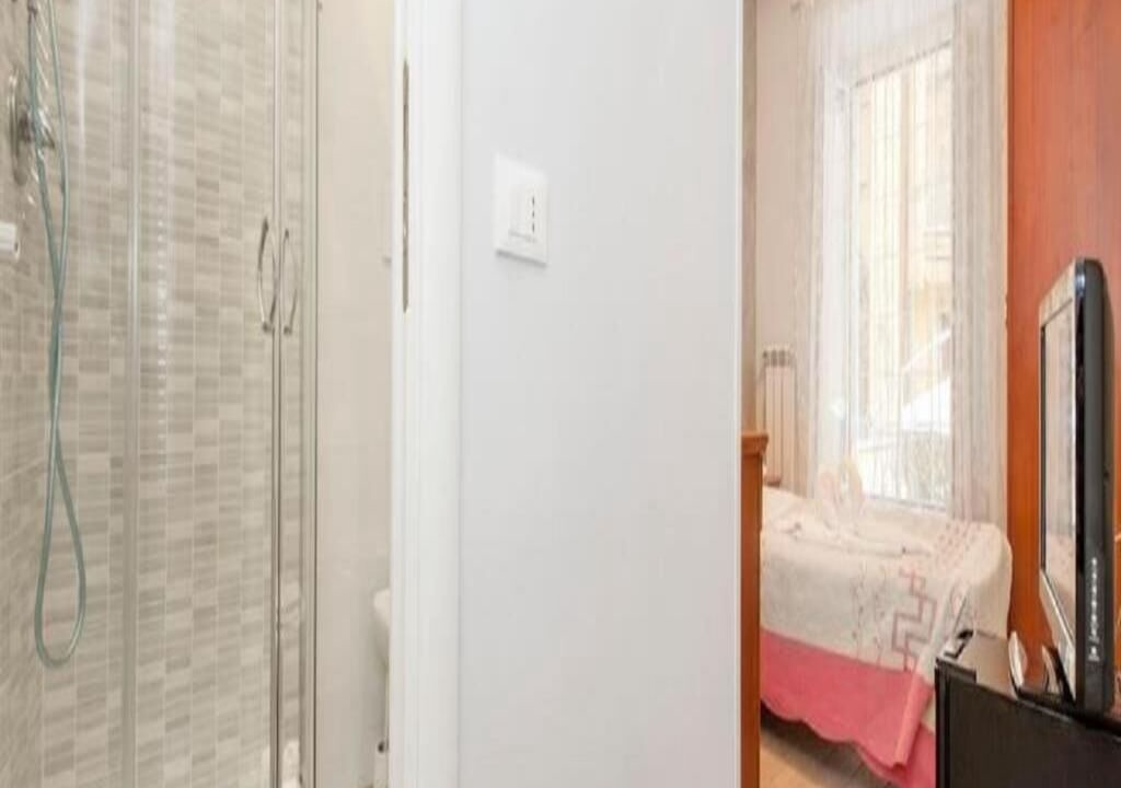 Photo of Bathroom in Esquilino