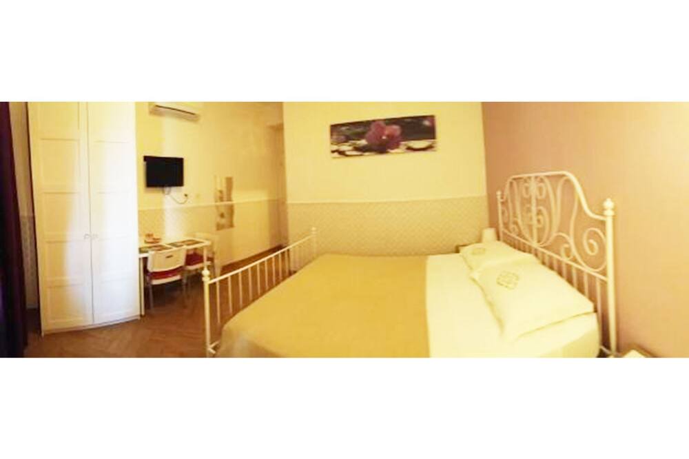 Photo of Bedroom in Quartiere XXIX Ponte Mammolo