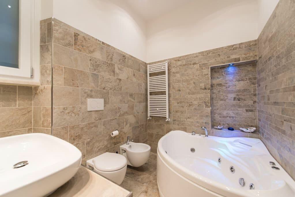 Photo of Bathroom in Esquilino