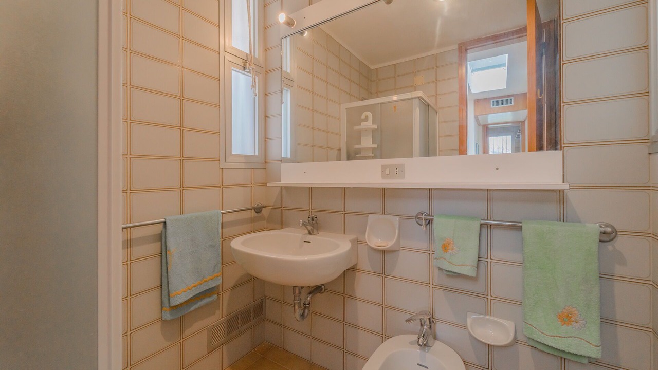 Photo of Bathroom in Naregno