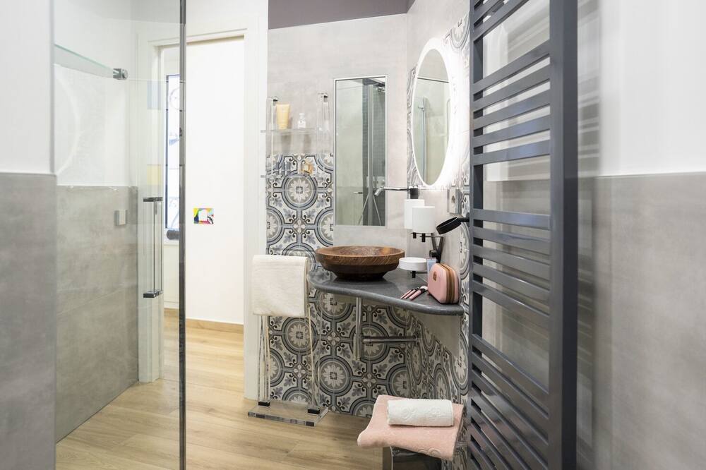 Photo of Bathroom in Rione VI Parione