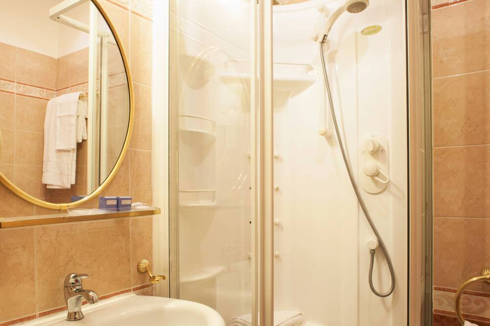 Photo of Bathroom in Salario