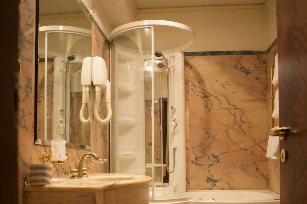 Photo of Bathroom in Salario