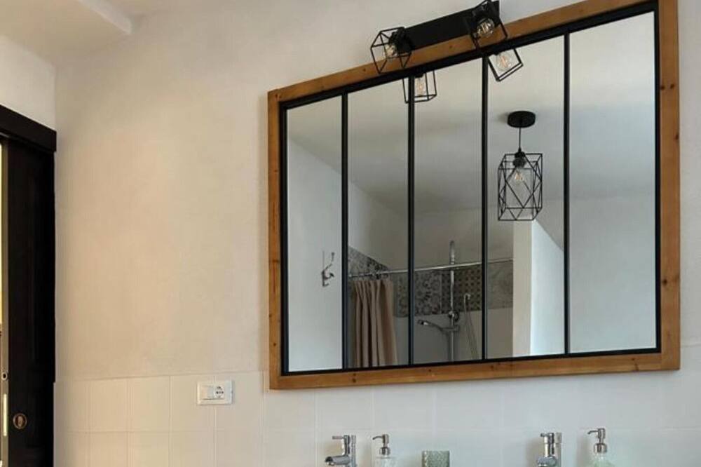 Photo of Bathroom in Noci
