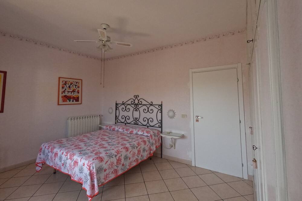 Photo of Bedroom in Fregenae
