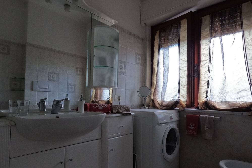 Photo of Bathroom in Fregenae