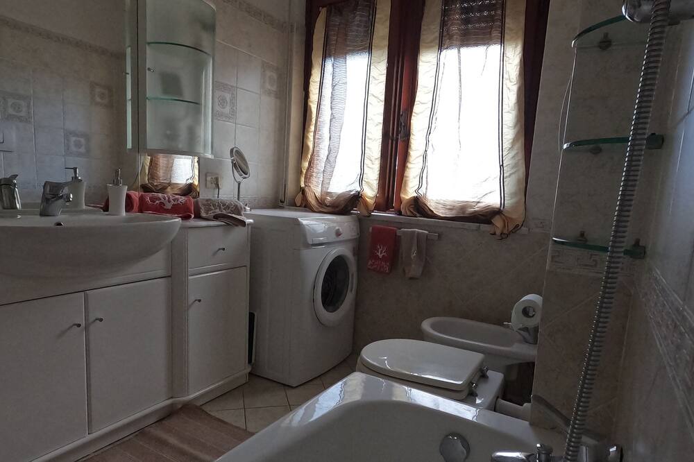 Photo of Bathroom in Fregenae