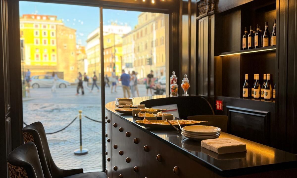 Photo of Others in Navona